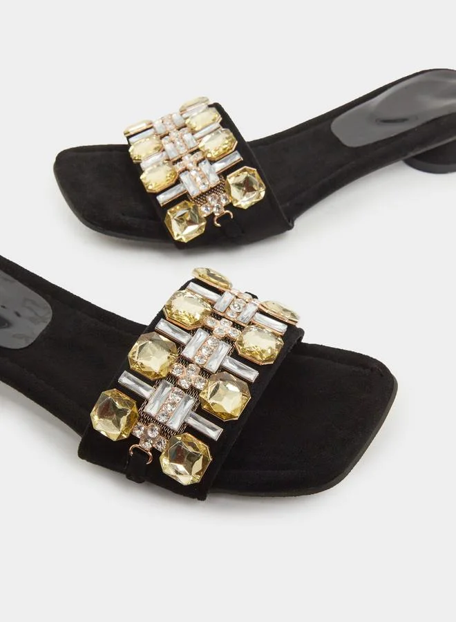 تايك تو صندل سهل الارتداء وتفاصيل منمقة